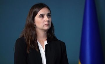 Президент Украины Владимир Зеленский ввел санкции против своего бывшего пресс-секретаря Юлии Мендель