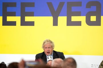 Экс-премьер Британии Джонсон призвал усилить поддержку Украины из-за инцидента с поездом