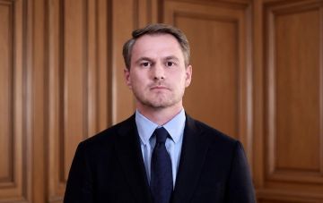 Владимир Зеленский отстранил Руслана Кравченко от должности генерального прокурора Украины, следует из указа