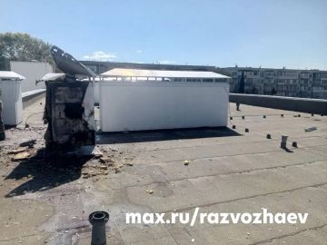 В результате отражения атаки БПЛА на территории образовательного центра «Бухта Казачья» произошло возгорание кровли детского сада «Маяк детства»