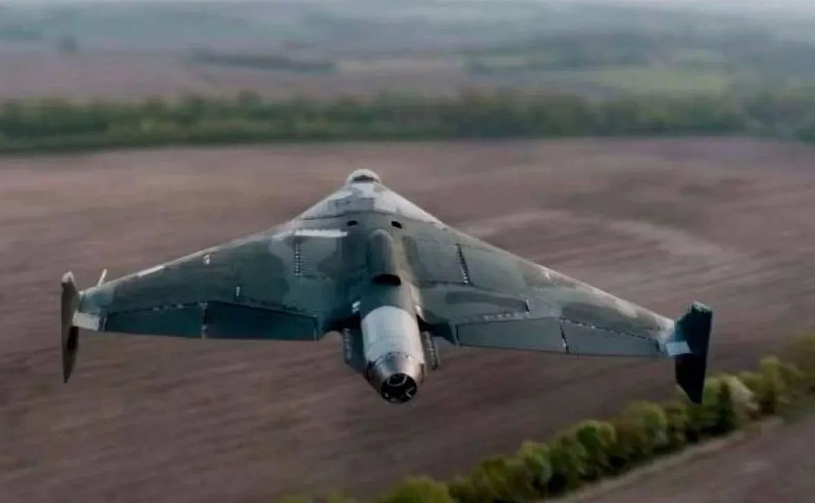 Иран запросил у России поставки реактивных дронов "Герань-4" и "Герань-5" для использования в войне против Израиля и США, утверждает Financial Times со ссылкой на своих источник