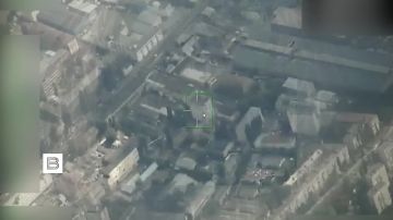 Российские военные нанесли высокоточный удар по зданию телекоммуникационной компании "Киевстар" в Киеве, сообщили в Минобороны РФ
