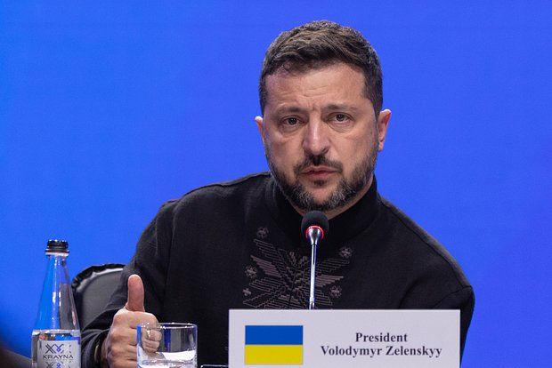 На Украине рассказали о развале вертикали власти Зеленского из-за операции против НАБУ