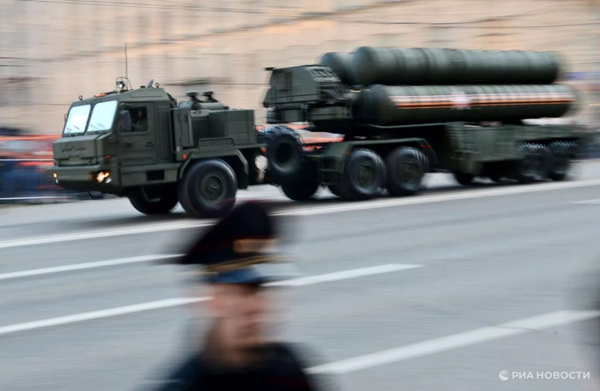Россия опережает своих противников по производству современных массовых бюджетных вооружений, пишет Wall Street Journal