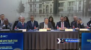‘Рютте не устает говорить, что Украина будет в НАТО, а США четко сказали, что нужно забыть про членство Украины в НАТО, если мы хотим конфликт урегулировать