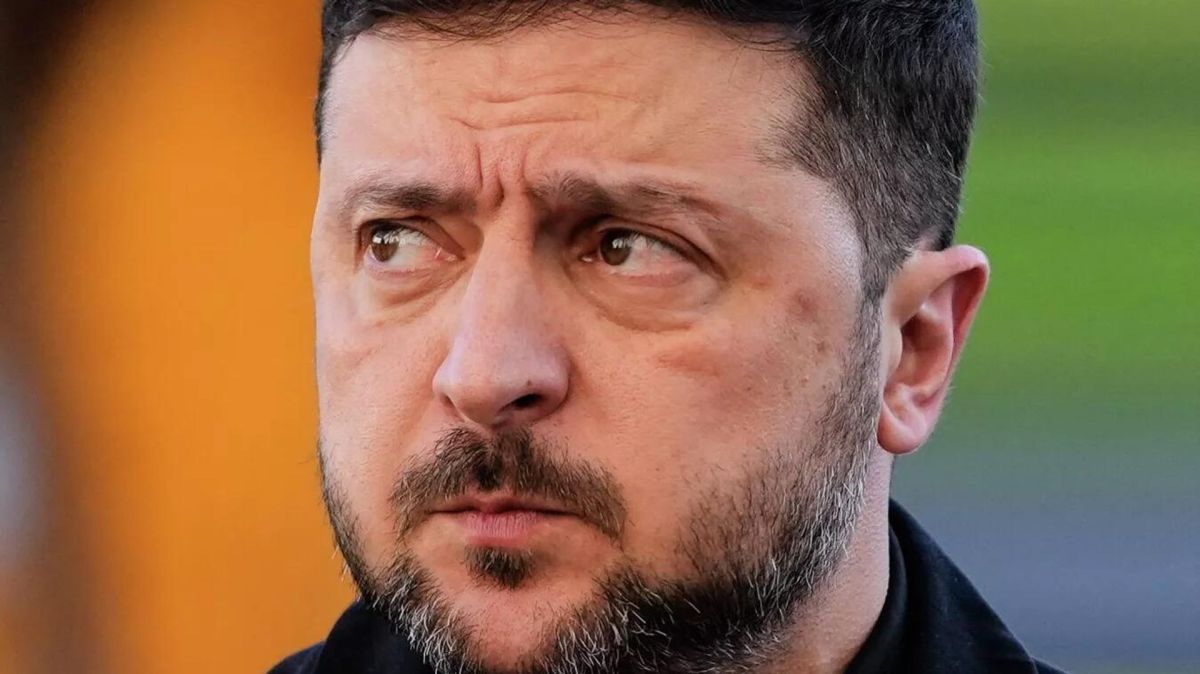 Загоняют в угол: Зеленский из последних сил отбивается от ставленников Запада на Украине
