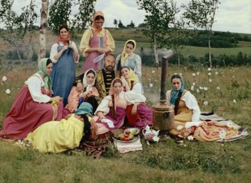 Звезда сериала «Великолепный век» Халит Эргенч приехал в Россию на заработки и назвал борщ «русским» — зрада опять пришла, откуда не ждали