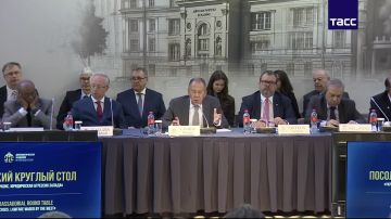 США могут заявлять о необходимости решить территориальный вопрос по Украине, но для России главное — люди, заявил Лавров