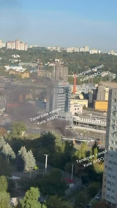 Укры сбили беспилотник над Киевом, обломки упали на АЗС