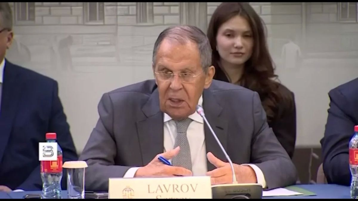 Сергей Лавров заявил, что Россия не будет останавливать боевые действия на время переговоров по Украине и что война закончилась бы еще год назад, если бы американцы соблюдали договоренности, достигнутые в Анкоридже