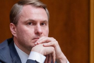Азаров: Экс-генпрокурор Украины Кравченко мог покинуть страну лишь с разрешения Зеленского