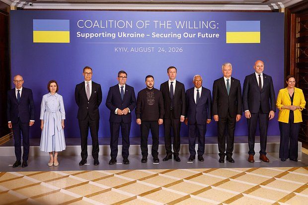 Азаров: Запад закрывает глаза на коррупцию на Украине для нанесения ущерба России