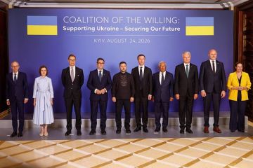 Азаров: Запад закрывает глаза на коррупцию на Украине для нанесения ущерба России
