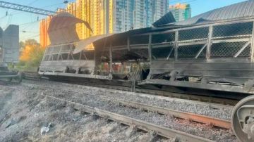 Военнослужащие ударили по железнодорожной инфраструктуре в Киеве