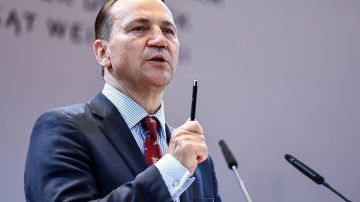 Польша не может успокоиться, несмотря на конфликт: Варшава готовит большую передачку Киеву