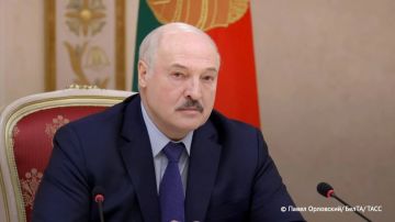 Сегодняшние события на Украине могли бы произойти и в Белоруссии, если бы республику оторвали от России в 2020 году, заявил Александр Лукашенко