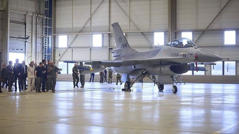 Украина столкнулась с нехваткой ракет для истребителей F-16 — пилоты вынуждены ограничивать применение боеприпасов, пишет французская газета Le Monde