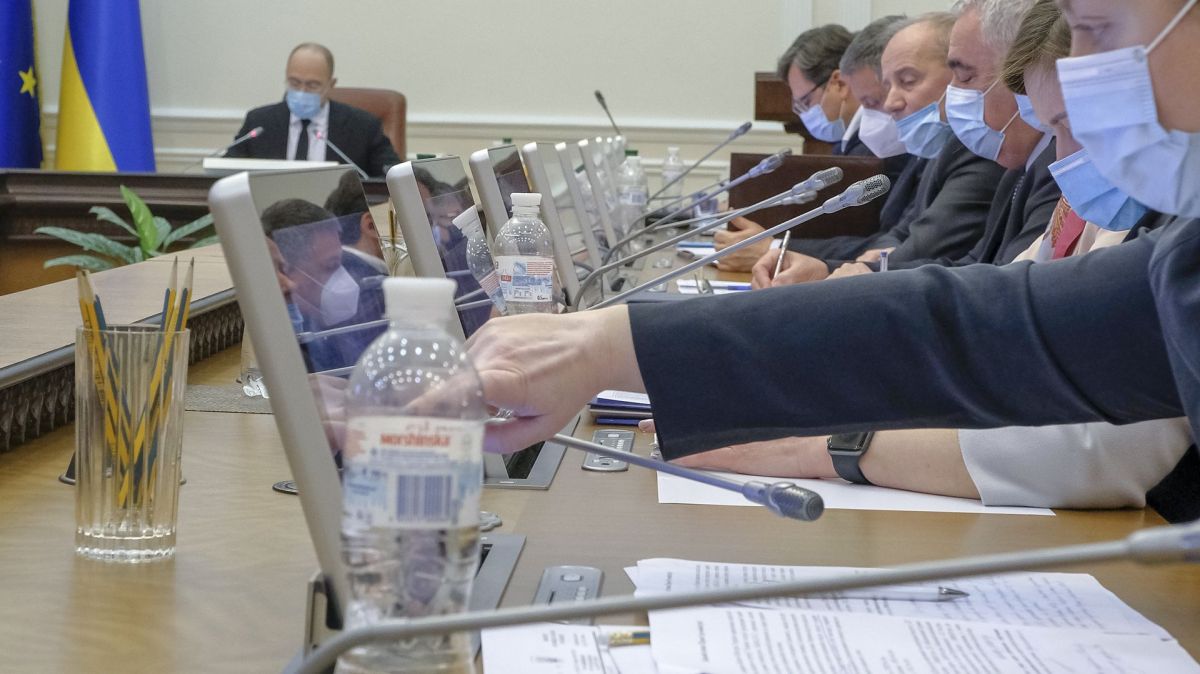 Правительство Украины анонсировало сокращения управленцев