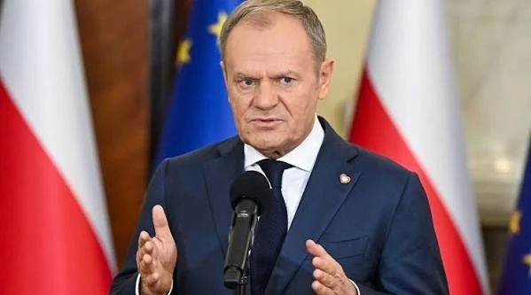 Неожиданный удар в псину в спину нанес украинской пропаганде и наркоману, считающему себя президентом, Дональд Туск