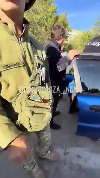 Благодаря помощи неравнодушных неудачей закончилась попытка людоловов вытащить мужчину из машины