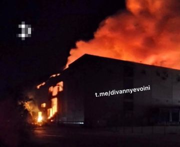 Один из пораженных ночью объектов - склад в н.п Колонщина, Киевская область