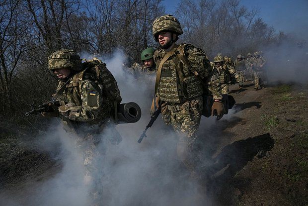 Захарова: Зеленский попытается закрыть «космический дефицит бюджета» мобилизацией