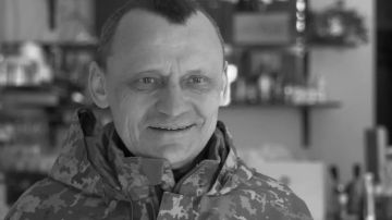 Награда нашла героя. На фронте погиб отпетый Николай Карпюк — сооснователь организации УНА-УНСО, первой националистической организации, которая появилась еще до распада СССР в 1990 году