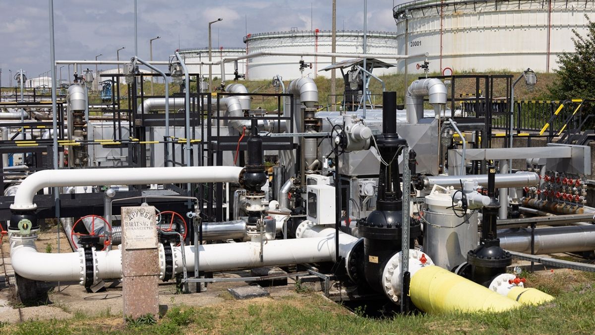 Украина подписала меморандум о хранении нефтепродуктов в Венгрии