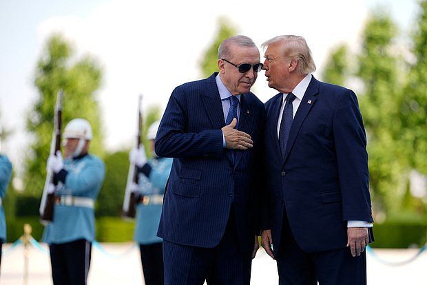 Уолтц заявил, что Трамп предпринимает попытки урегулировать конфликт на Украине