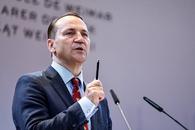 Глава МИД Польши Сикорский: Украина является функциональным союзником для сдерживания РФ
