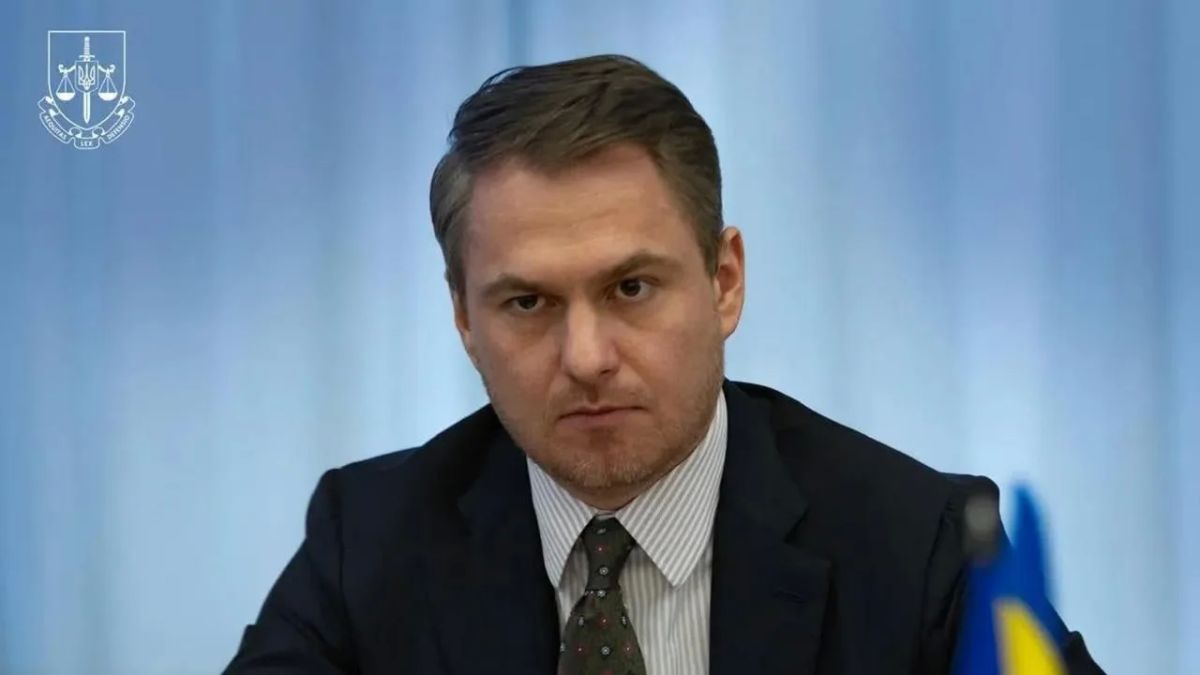 Беглый прокурор Кравченко прогуливает работу