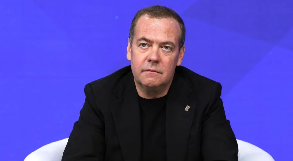 Медведев обвинил партию Ле Пен в русофобии