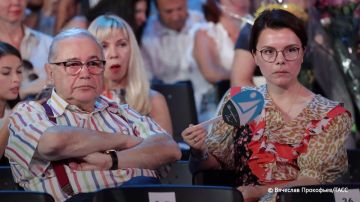 Жена Евгения Петросяна Татьяна Брухунова попала в базу данных экстремистского "Миротворца", свидетельствуют данные ресурса, с которыми ознакомился ТАСС