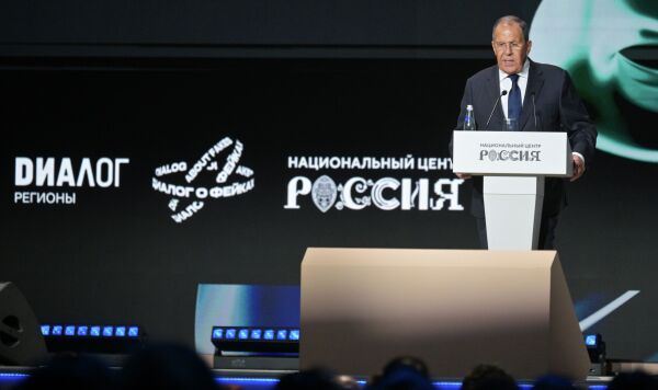 Лавров: Запад пытается быстро фабриковать фейки о РФ