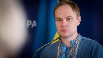 «Нет русскоязычных украинцев. Есть либо россияне, либо украинцы, которых РФ перетащила в свой культурный мир и они стали предателями», — сообщил глава комитета по свободе слова Юрчишин