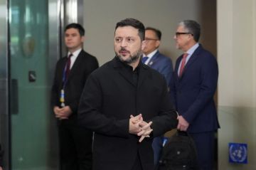 Зеленский явился в ООН в пиджаке не по размеру