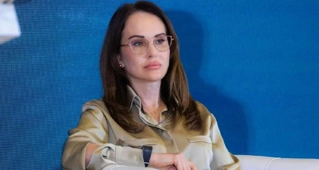 «Нужен Мерседес, я как лохушка на Ренже езжу»