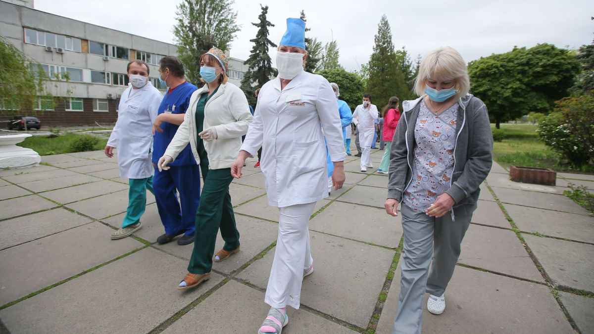 Медучреждения Украины переходят на новые правила работы