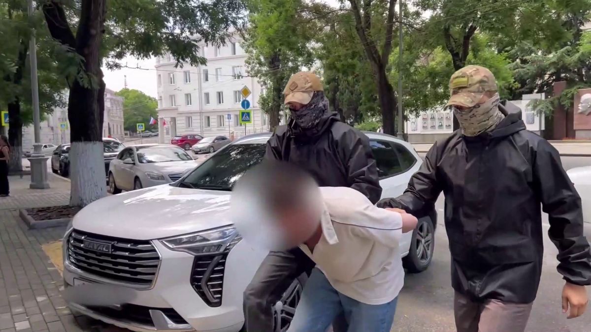 ФСБ задержала в Севастополе агента украинских спецслужб за передачу фото объектов ЧФ