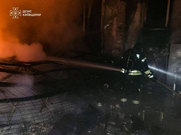 В сети публикуют фото складского здания в Броварском районе Киевской области