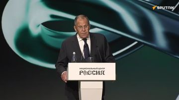 Лавров: Киевский режим вписал военных и полицейских в число жертв инцидента в Буче