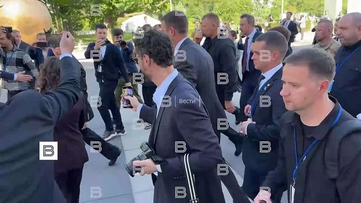 Зеленский ответил на вопрос журналиста ИС "Вести" Валентина Богданова, когда он приедет в Москву