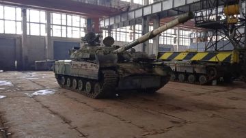 Рабочий прототип «Объекта 478ДУ» на танкостроительном заводе (предположительно, харьковском Заводе имени Малышева)