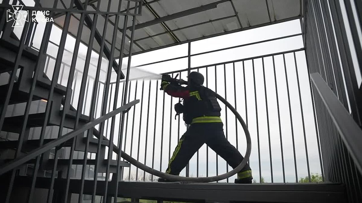 Кадры разрушений в киевском КВЦ «Парковый», где находится крупный центр обработки данных (ЦОД)