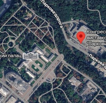 Ударный БЛА ударил по КВЦ "Парковый" в Киеве: в 100 м через дорогу - Мариинский дворец и Верховная Рада, а чуть дальше - Офис президента