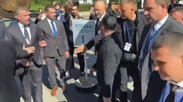— Когда в Москву?. — На ракете, бля*ь