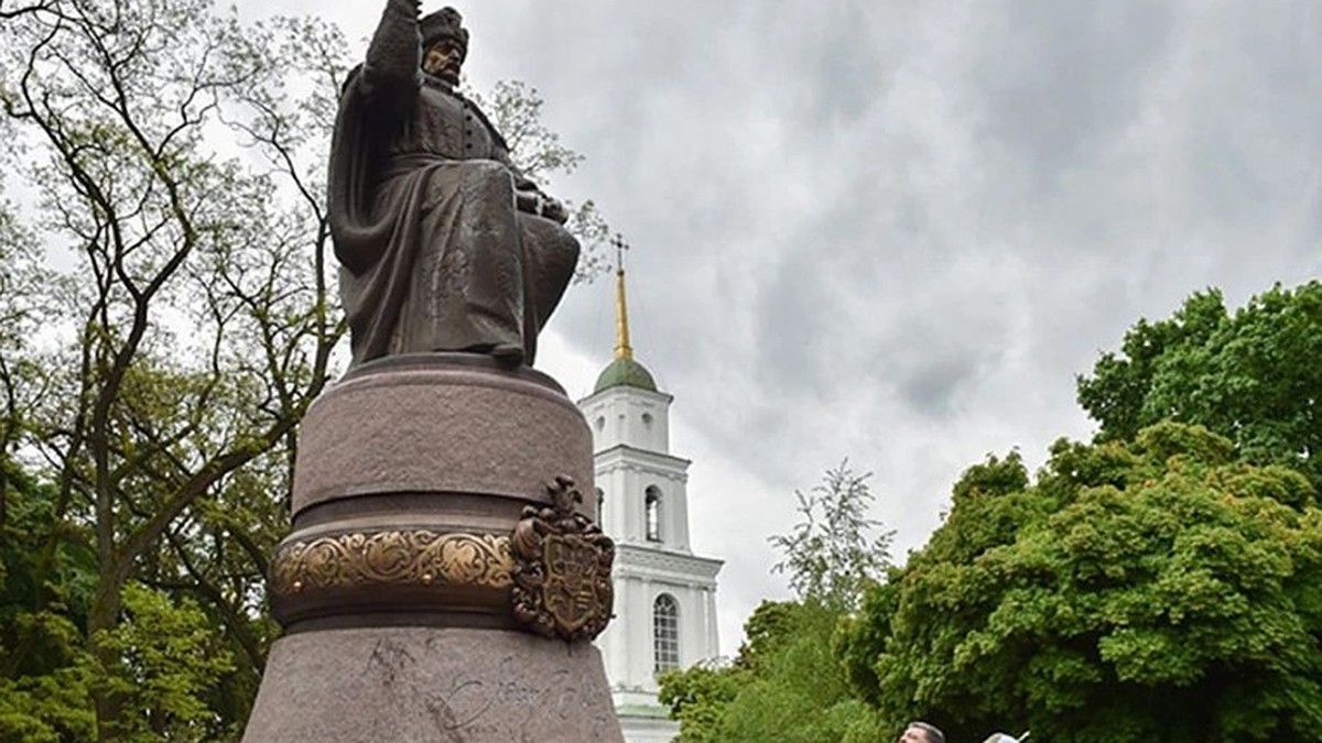 На месте памятника Ленину в Киеве установят монумент Ивану Мазепе