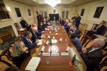 Зеленский провел встречу с экспертами и руководителями аналитических центров США
