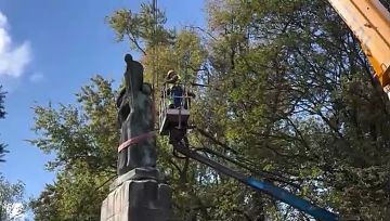 В Польше сносят памятник «Благодарность Красной армии»