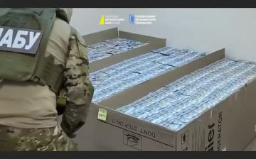 Бывшему директору «Оборонных закупок Украины» пришлось притащить коробки от холодильников, чтобы складывать кэш